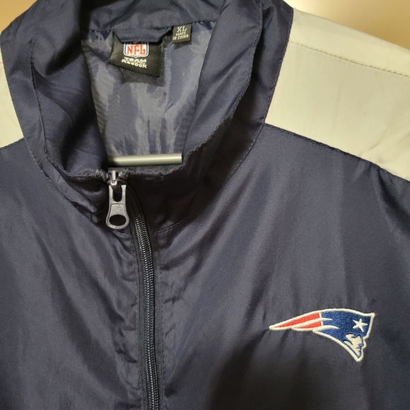 Xl patriots windbreaker - Picture 2 of 3